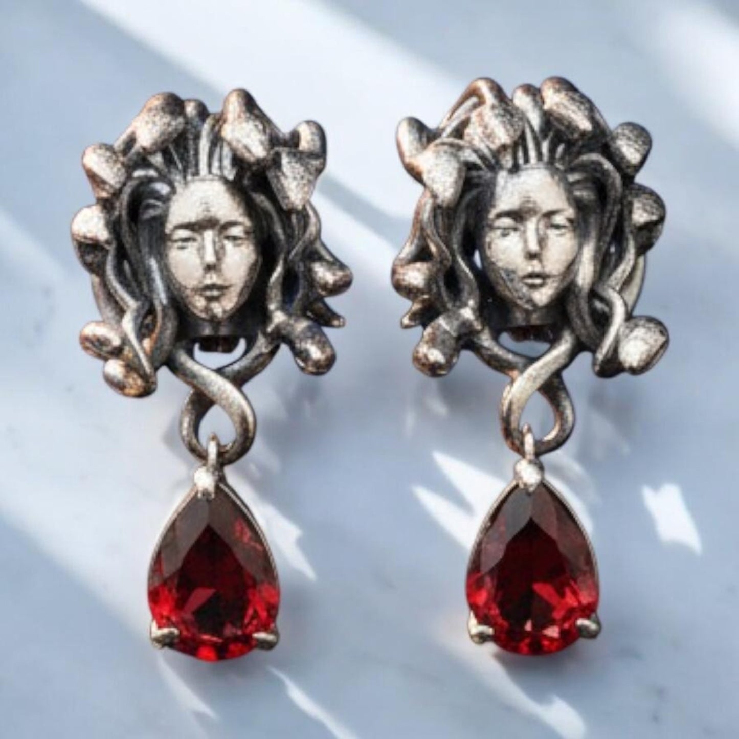 s925 Sterling Silver Vintage Medusa Garnet Stud Earrings