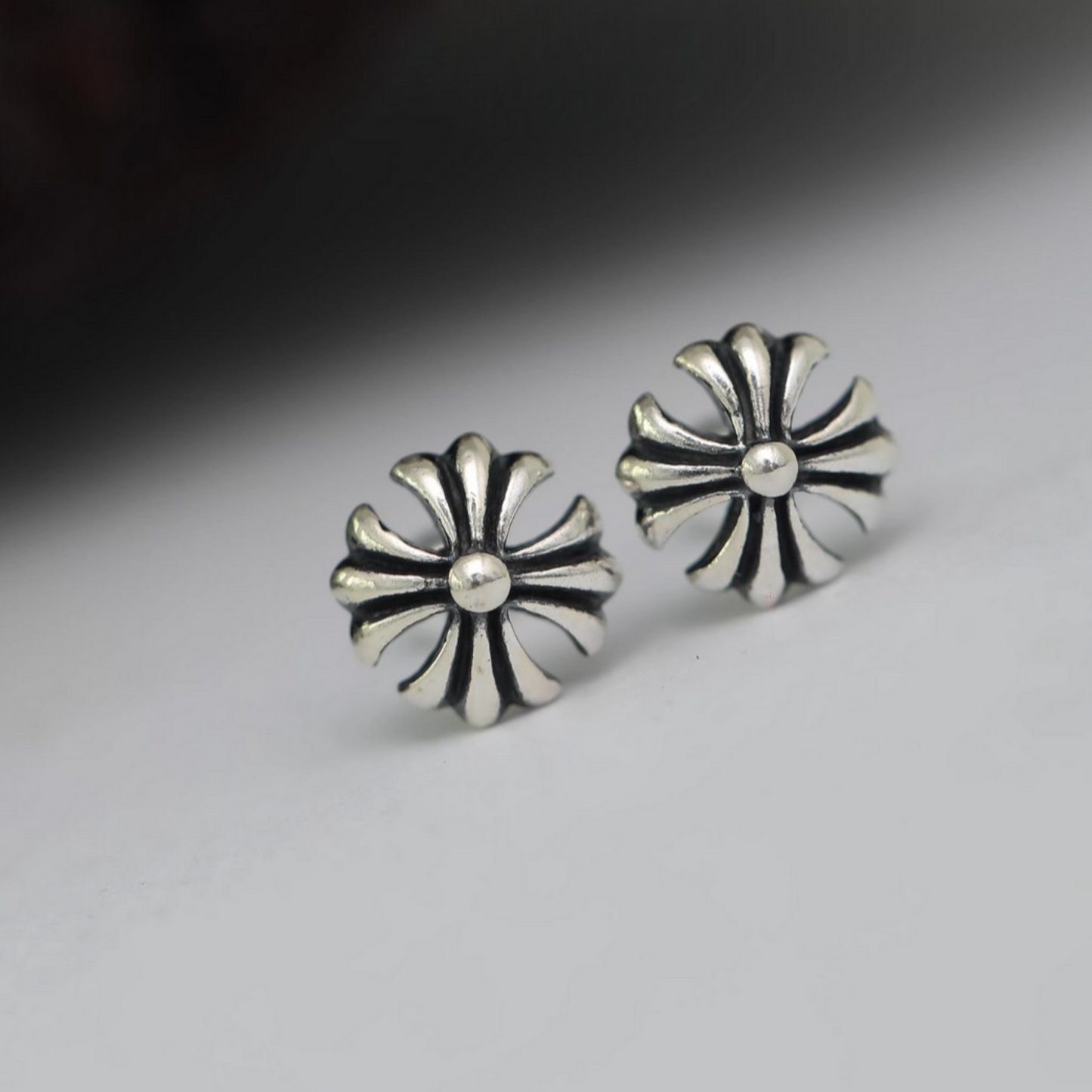 S925 Sterling Silver Vintage Gothic Cross Star Unisex Screw Cartilage Earring