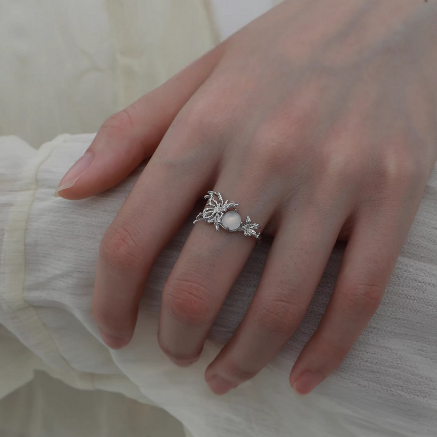 s925 Sterling Silver Butterfly White Agate Ring