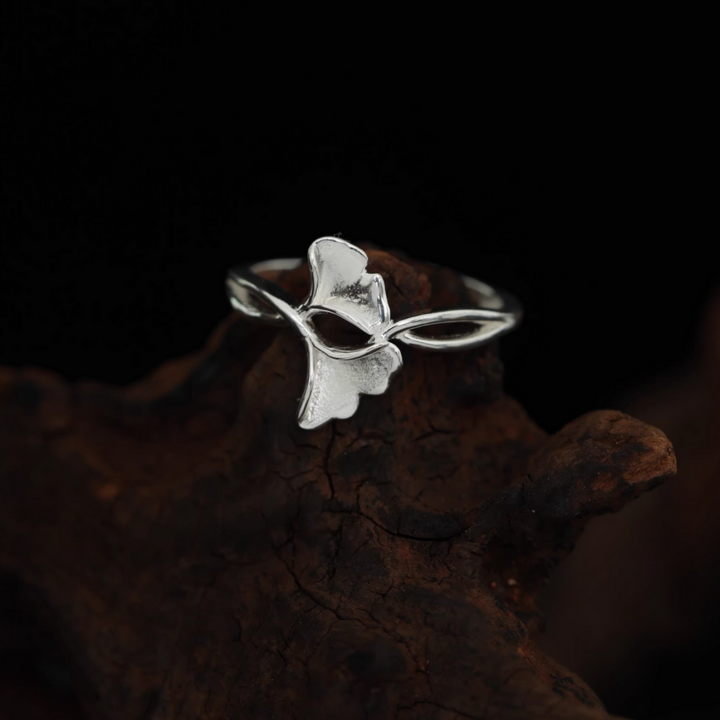 s999 Fine Silver Nature-Inspired Leaf Ring