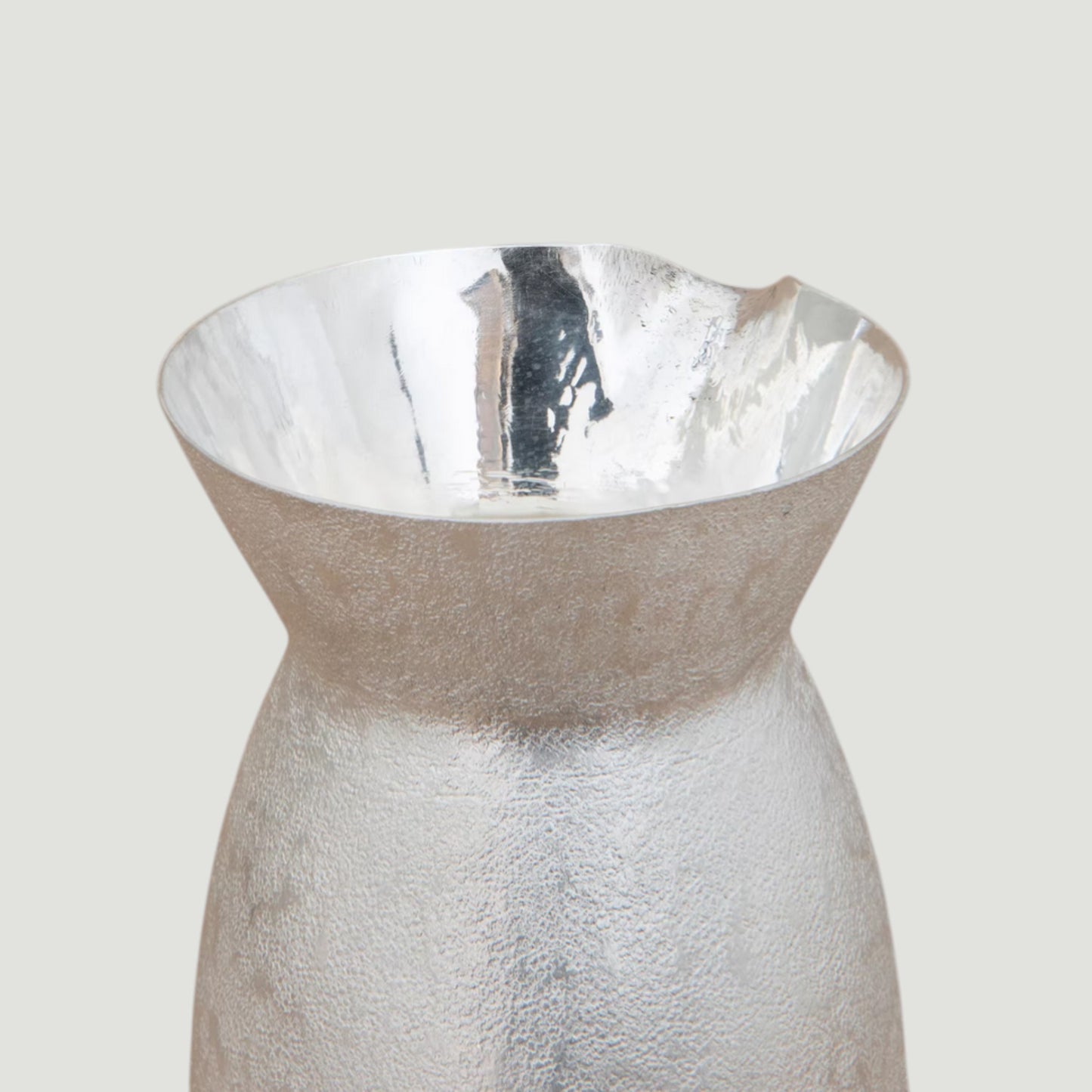 s999 Fine Silver Hammer Pattern Open Mouth Liquor Dispenser Sake Tea Handcrafted