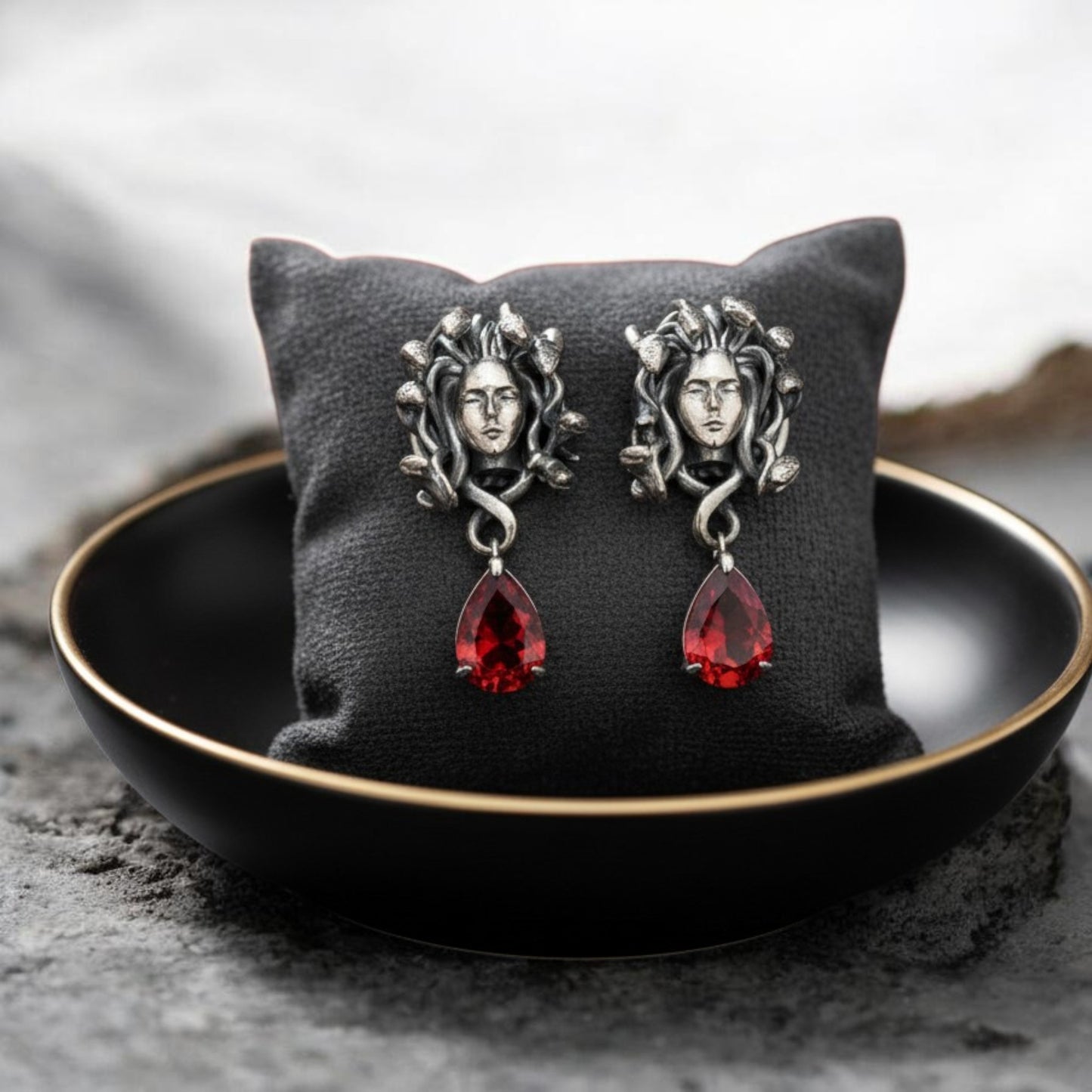s925 Sterling Silver Vintage Medusa Garnet Stud Earrings