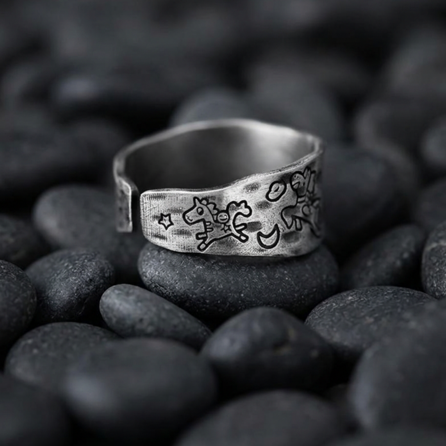 S999 Fine Silver Vintage Retro Graffiti Year of the Horse Fun Zodiac Band Ring Unisex