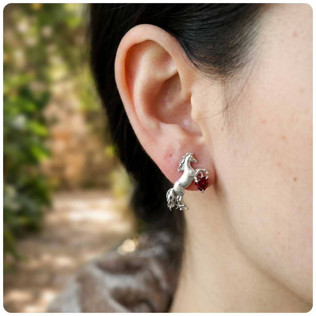 s925 Sterling Silver Inlaid with Garnet Horse Stud Earrings