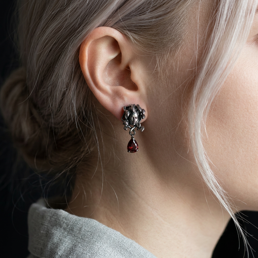 s925 Sterling Silver Vintage Medusa Garnet Stud Earrings